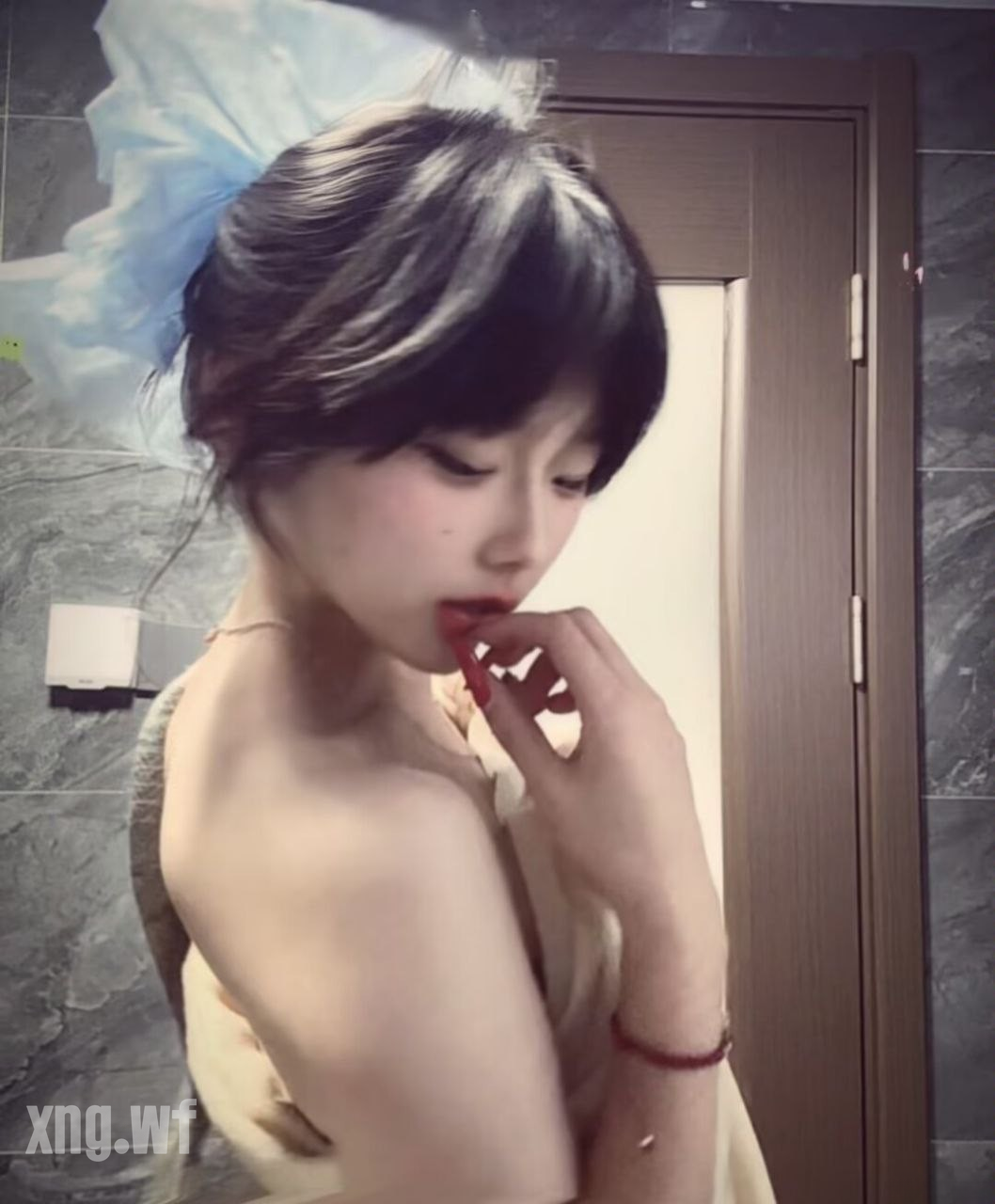 欲望彻底打开的漂亮小姐姐露脸调教性爱自拍，完美泄欲小母狗 [4P+14V/531MB]